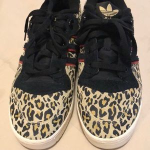 Like new, Adidas Leopard Print Sneakers Size 9